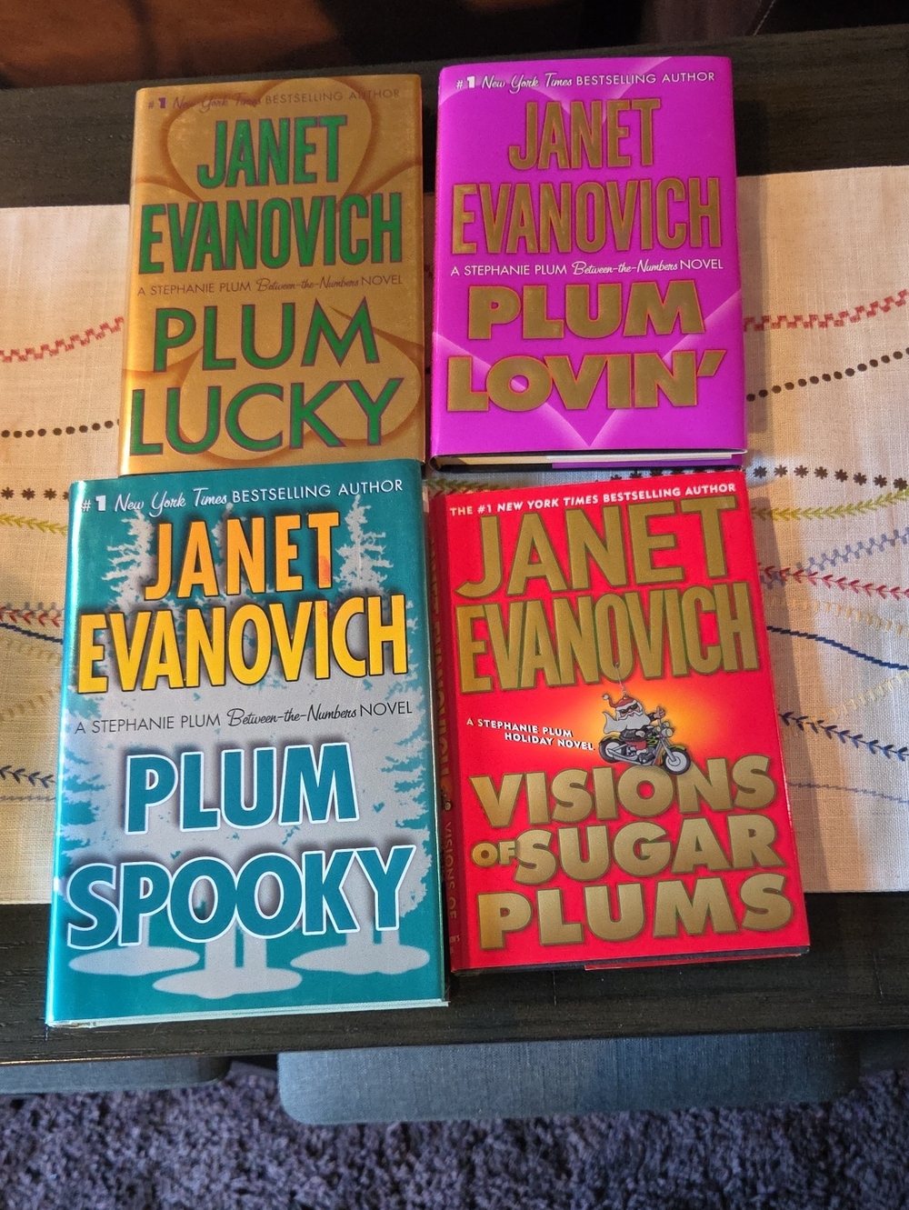 Janet Evanovich  - Plum Between The Numbers Books,  Set Of 4
